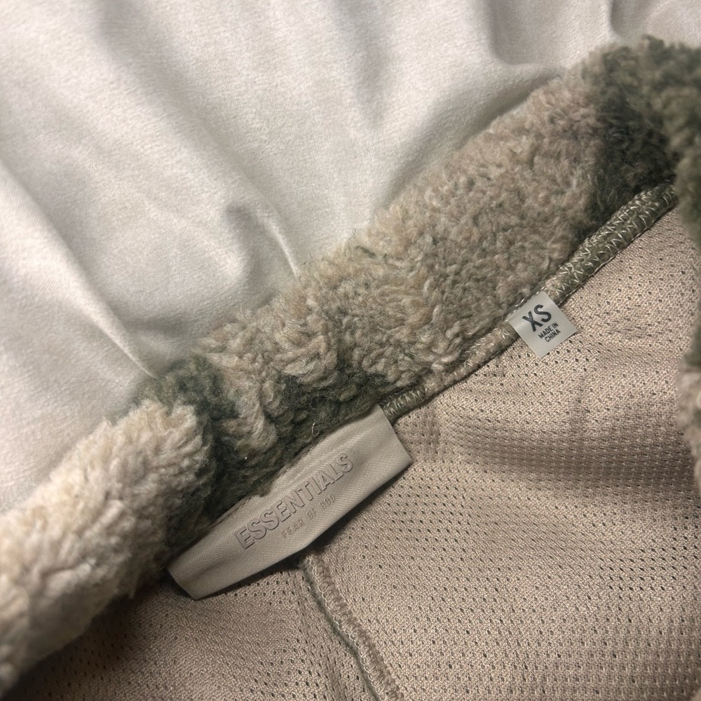 Essentials Sweats - Picture 3 of 4